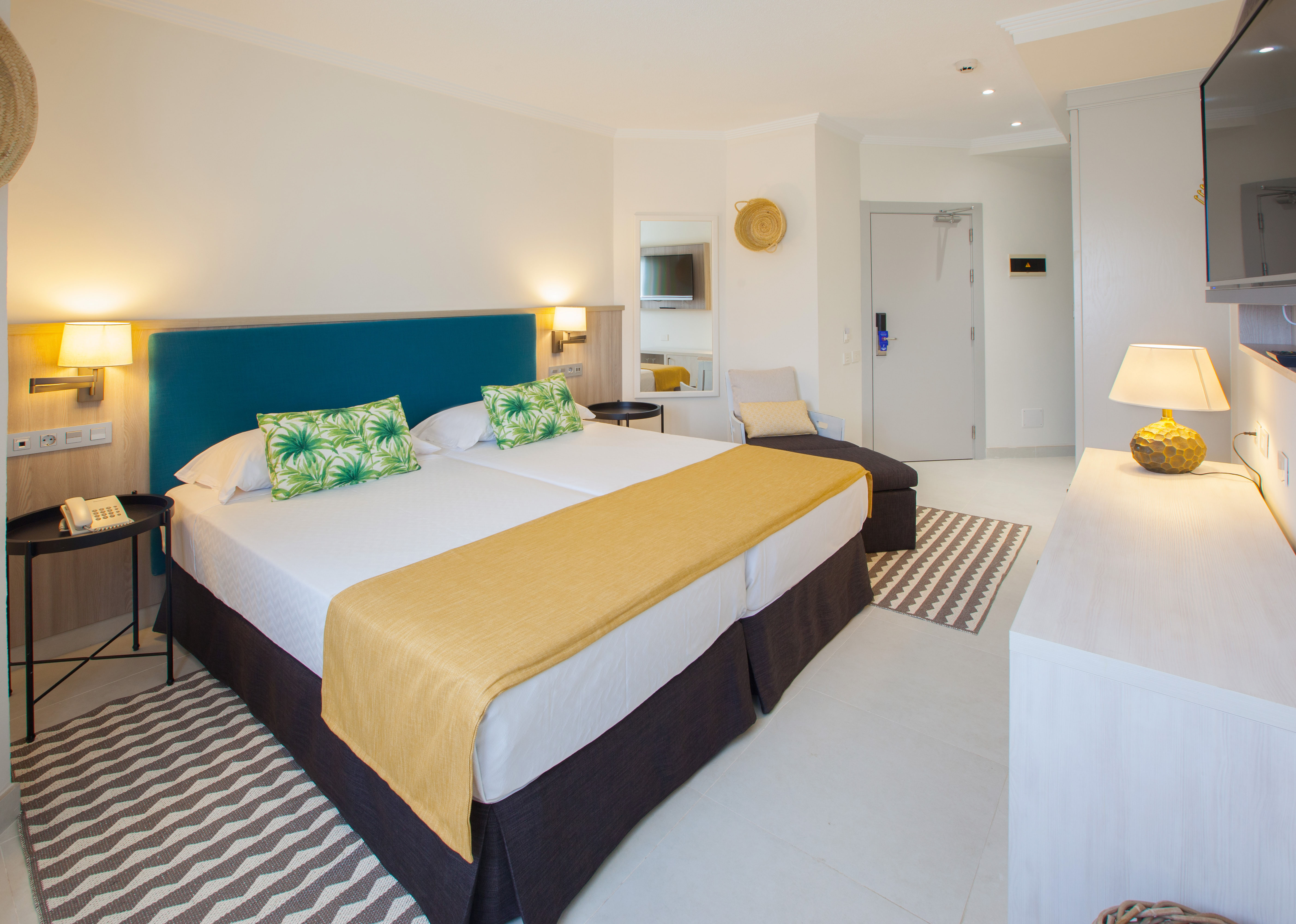 bed corallium dunamar double standard budget room
