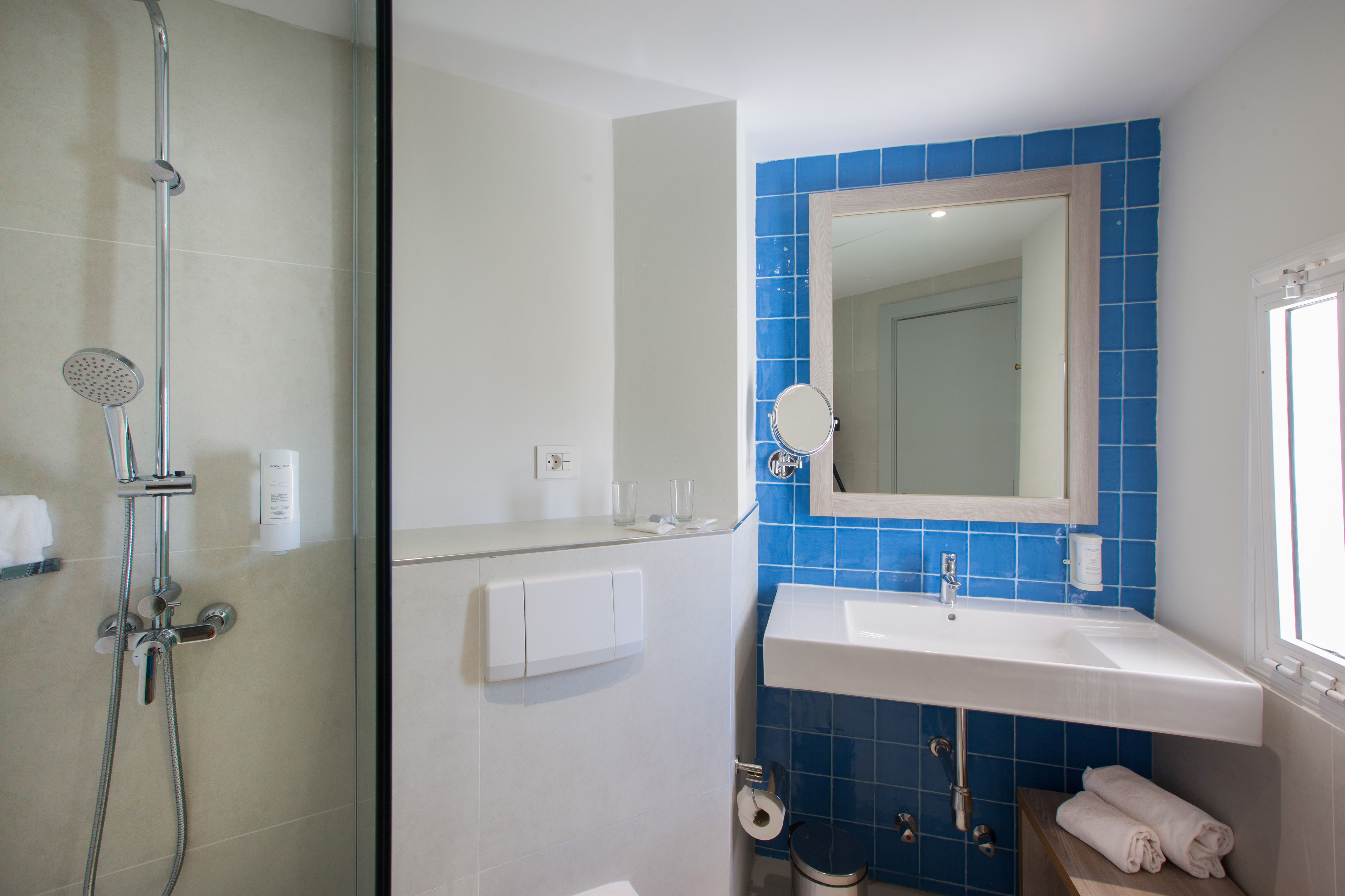 bathroom corallium dunamar double standard budget room
