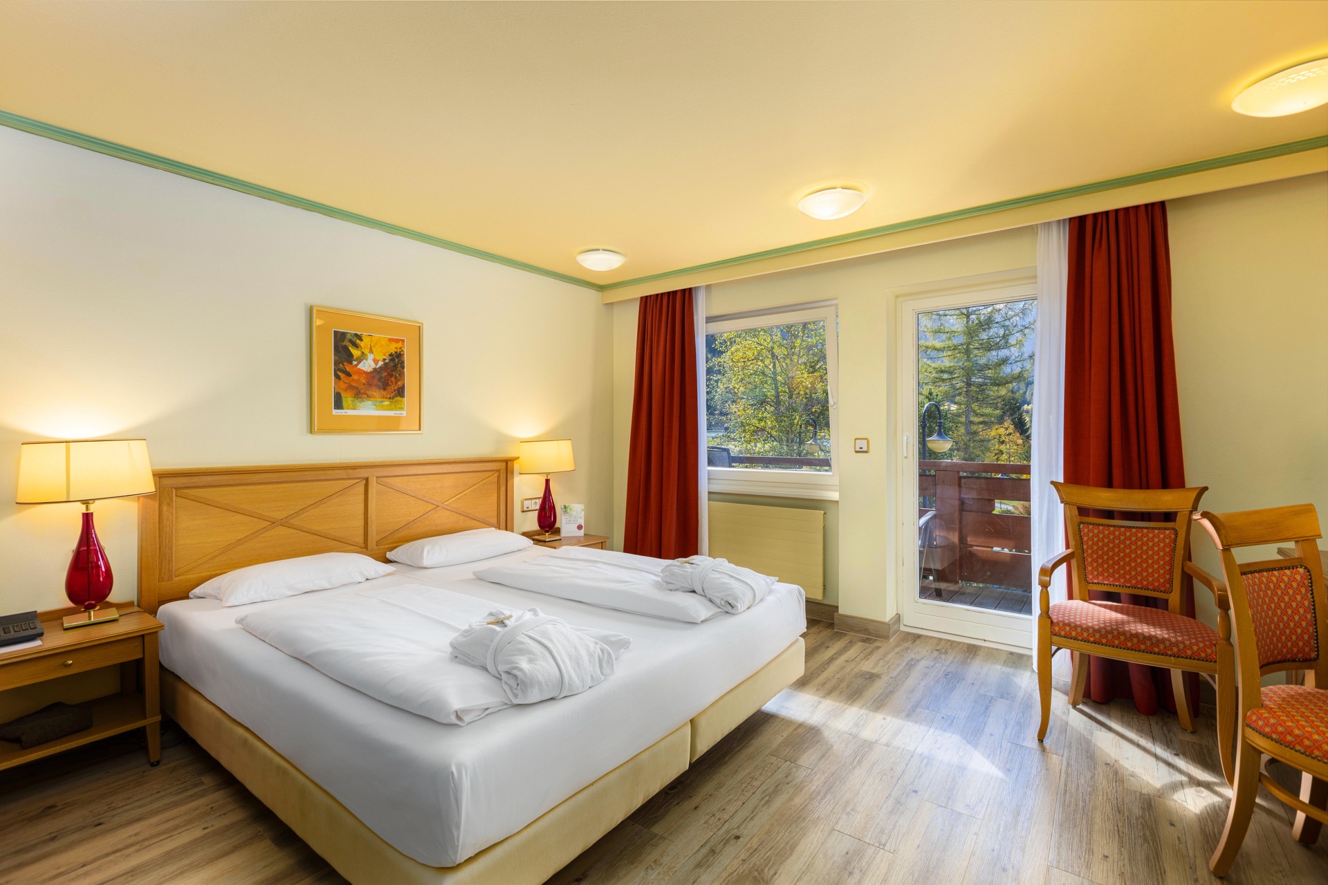 bett doppelzimmer zur bergseite hotel ifa alpenhof wildental