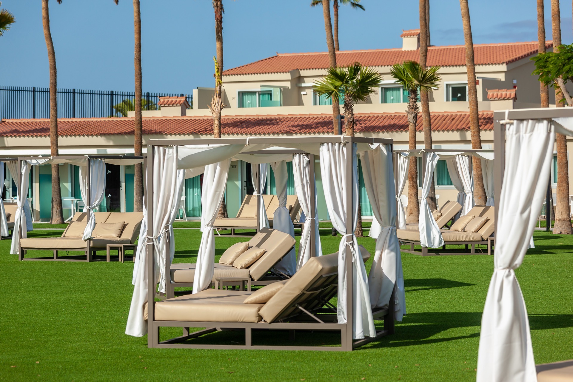 reservierter zugang zur poolbar hotel kumara serenoa