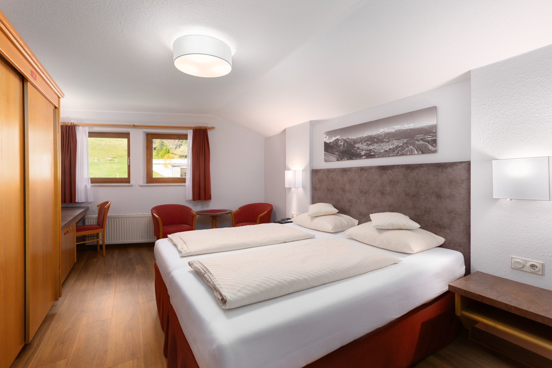 eingang doppelzimmer standard ohne balkon hotel ifa alpenrose