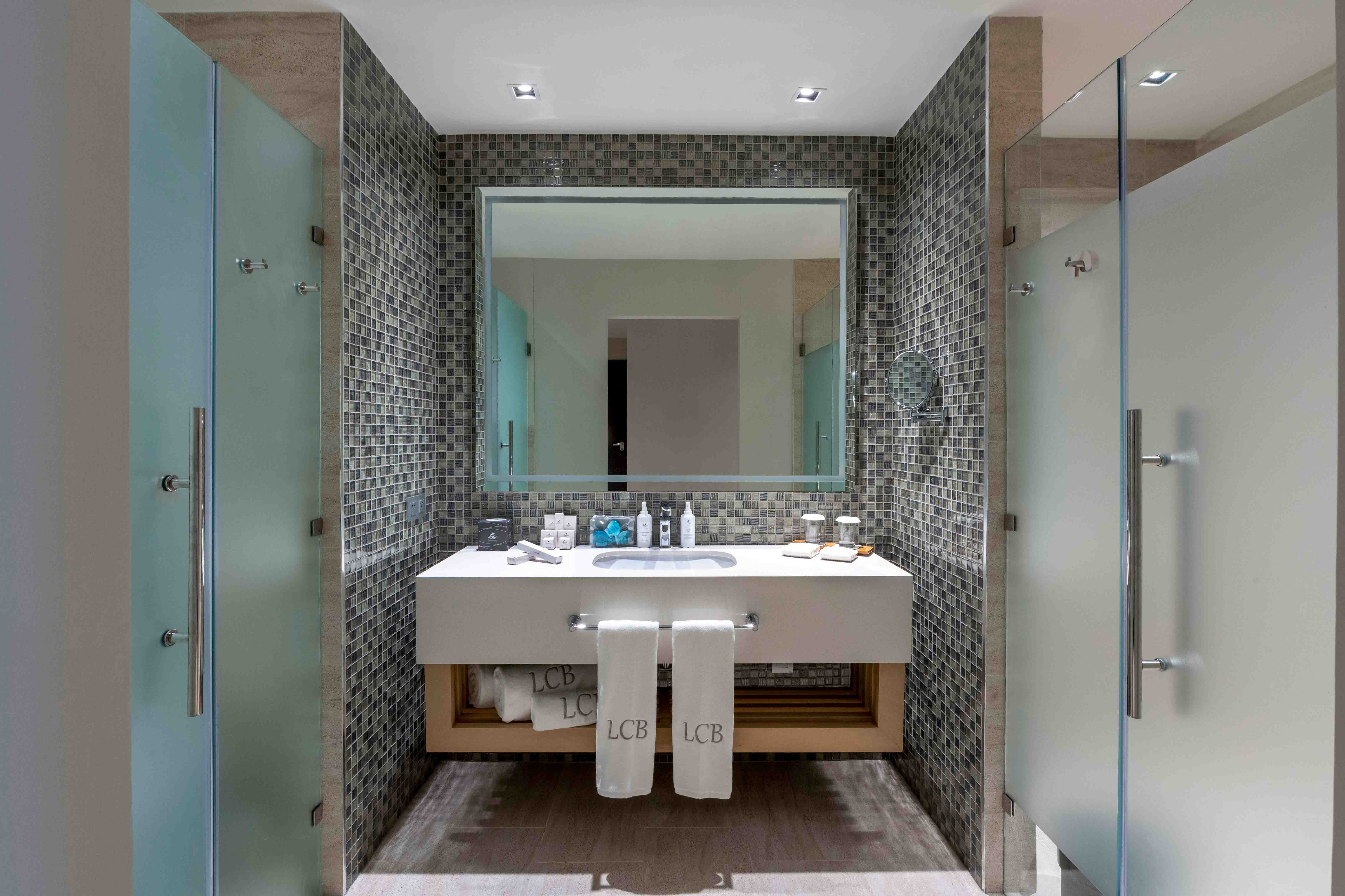 baño unique queen tropical junior suite resort lopesan costa bavaro