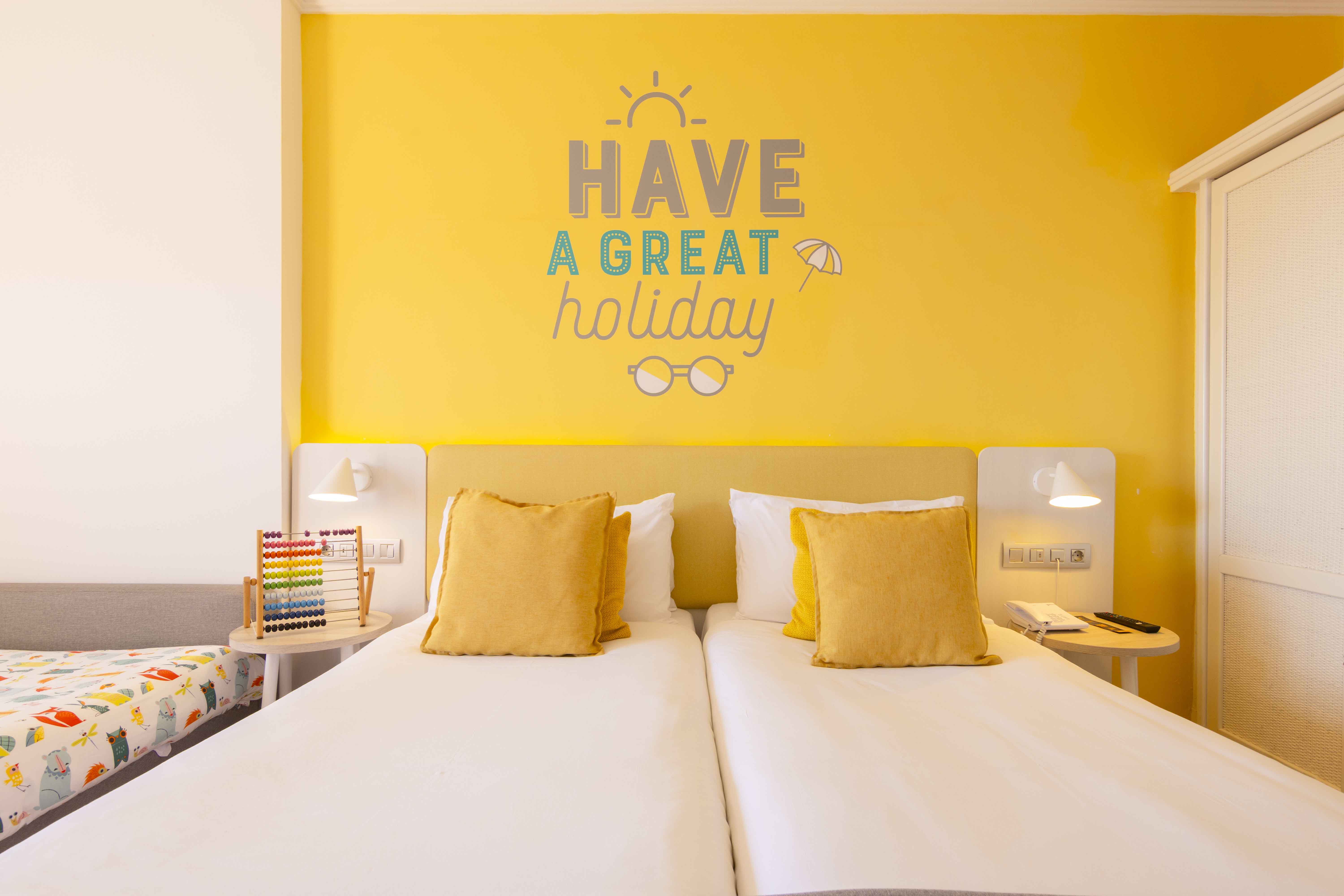 terraza habitación doble familiar hotel abora continental