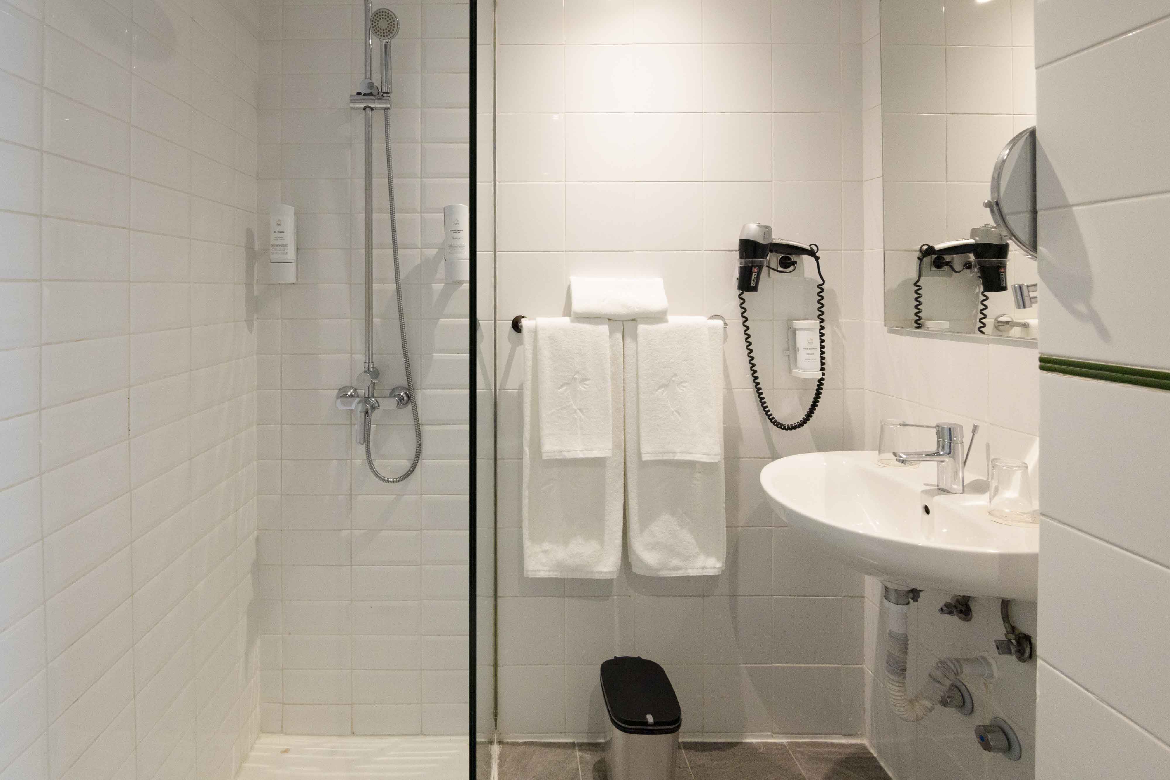 baño habitación doble estándar economy abora continental by lopesan hotels