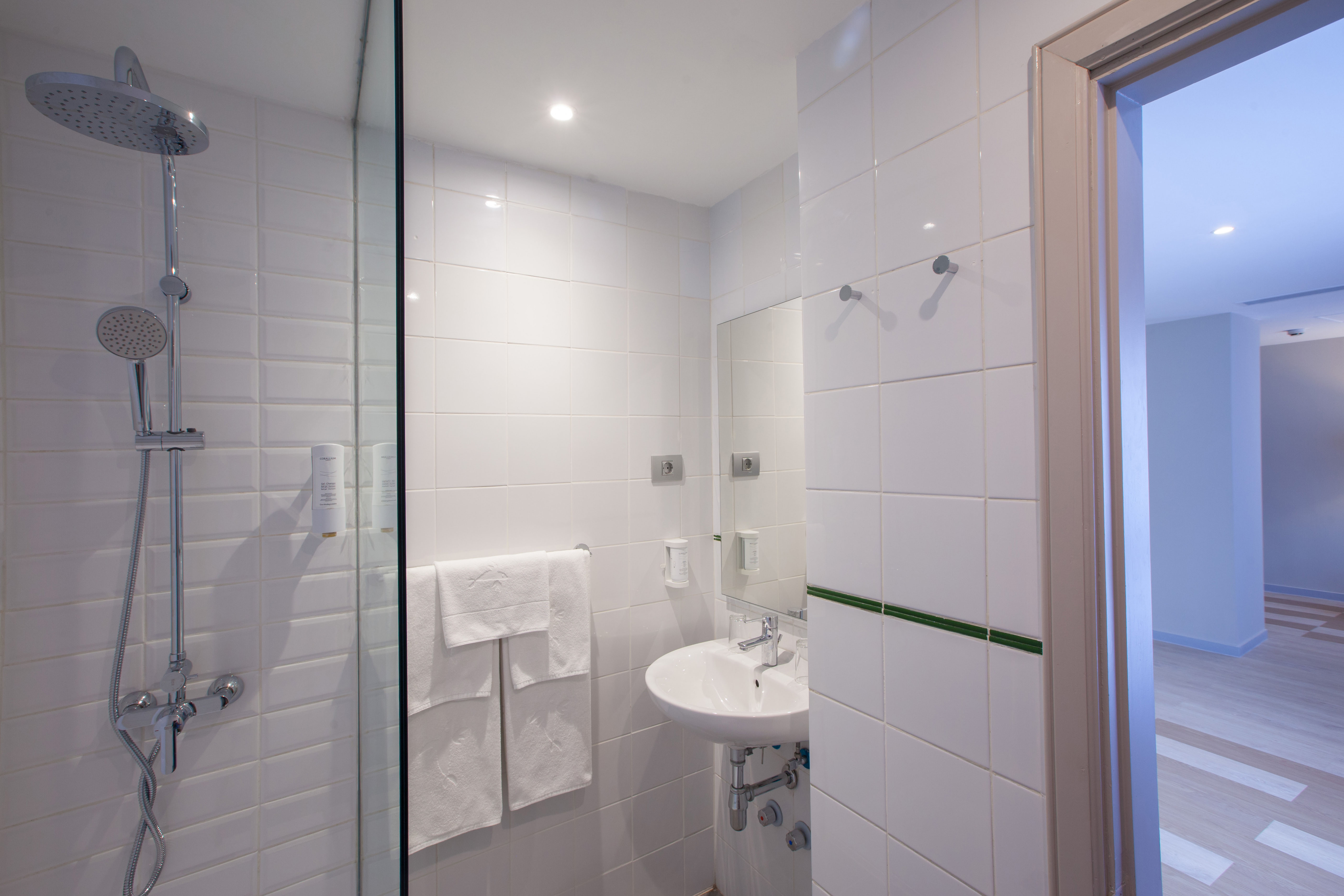 badezimmer doppelzimmer standard economy hotel abora continental