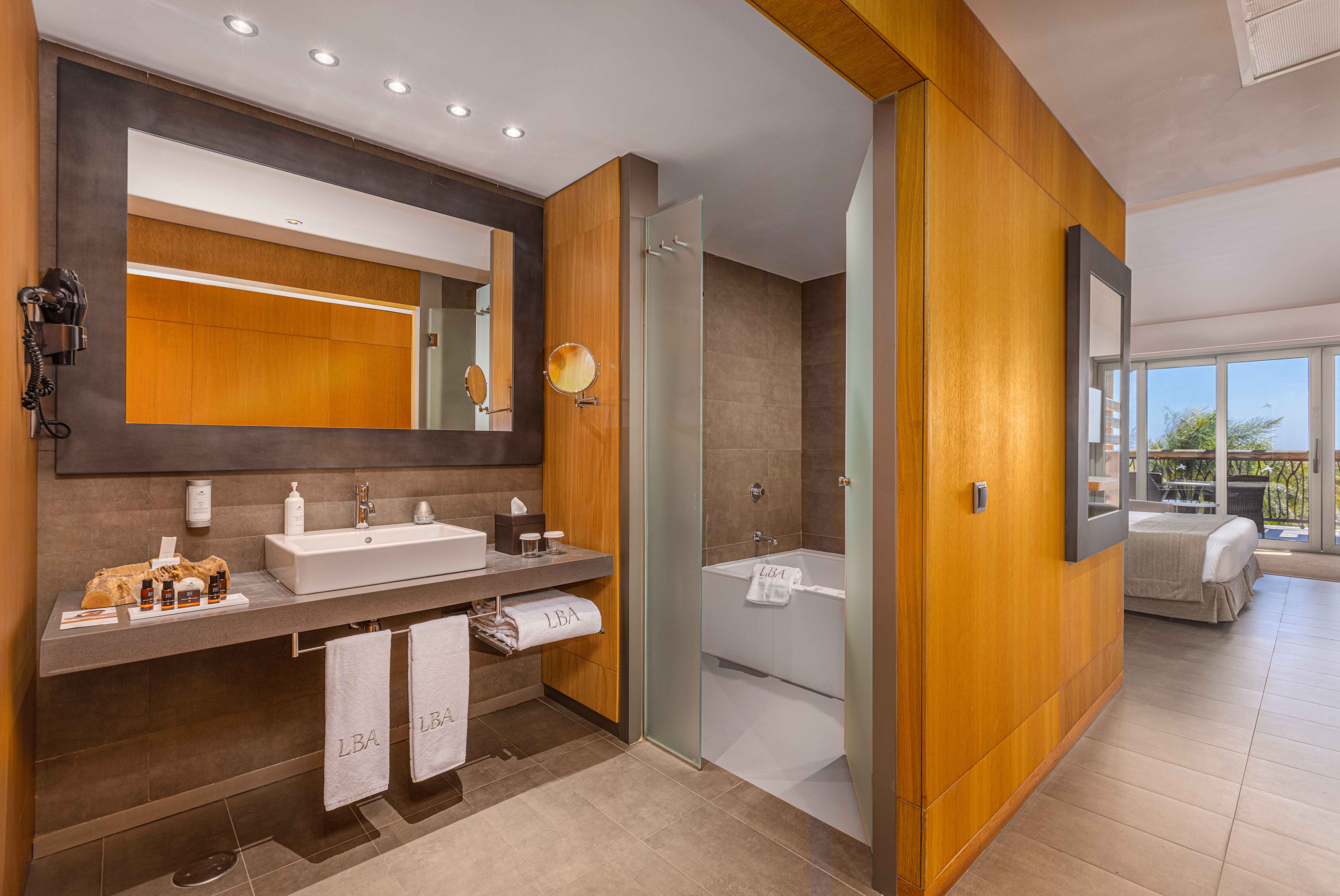 bathroom superior suite lopesan baobab resort