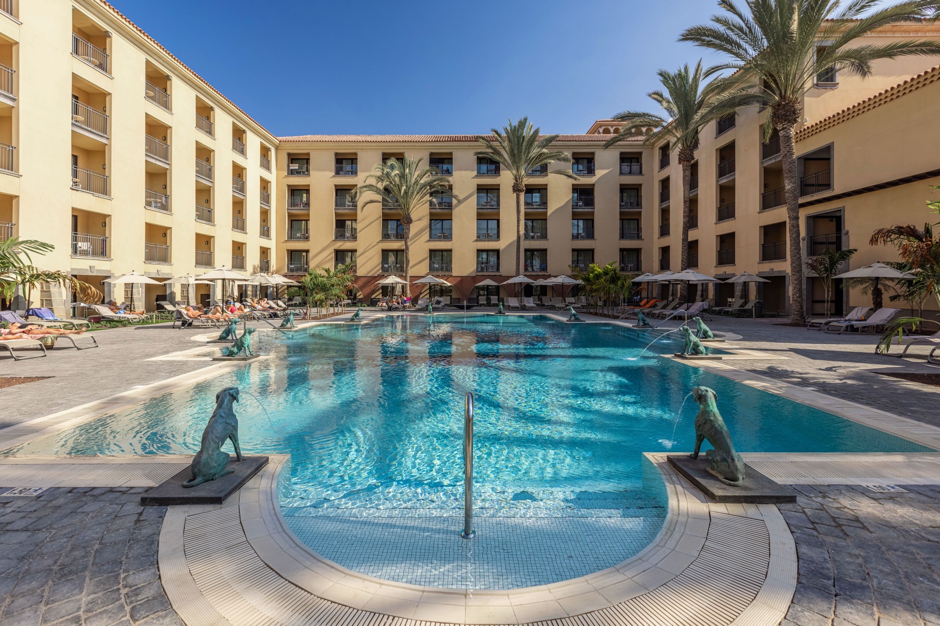 lopesan costa meloneras resort & spa baum des lebens pool