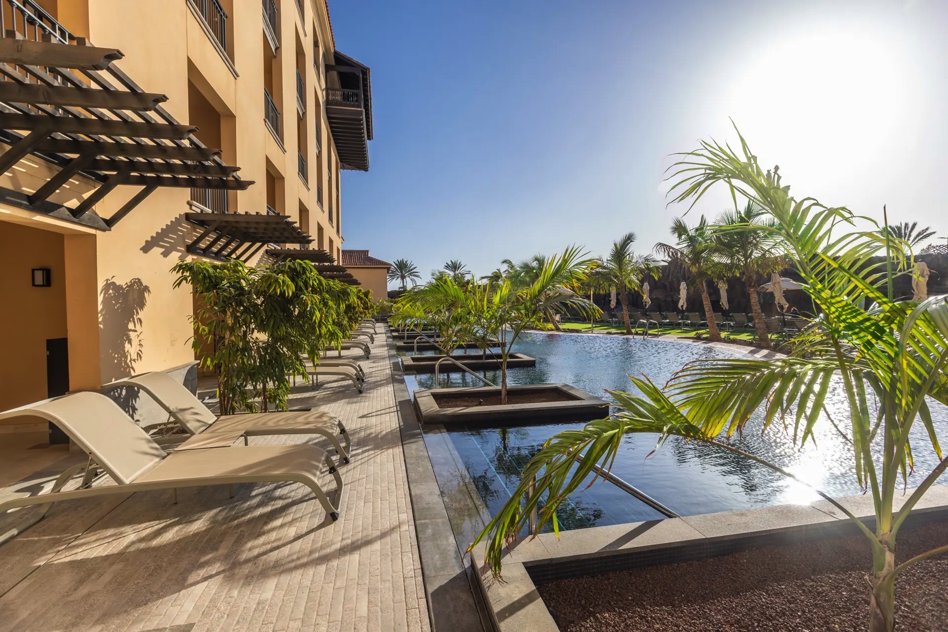 lopesan costa meloneras resort & spa premium pool entspannungsbereich