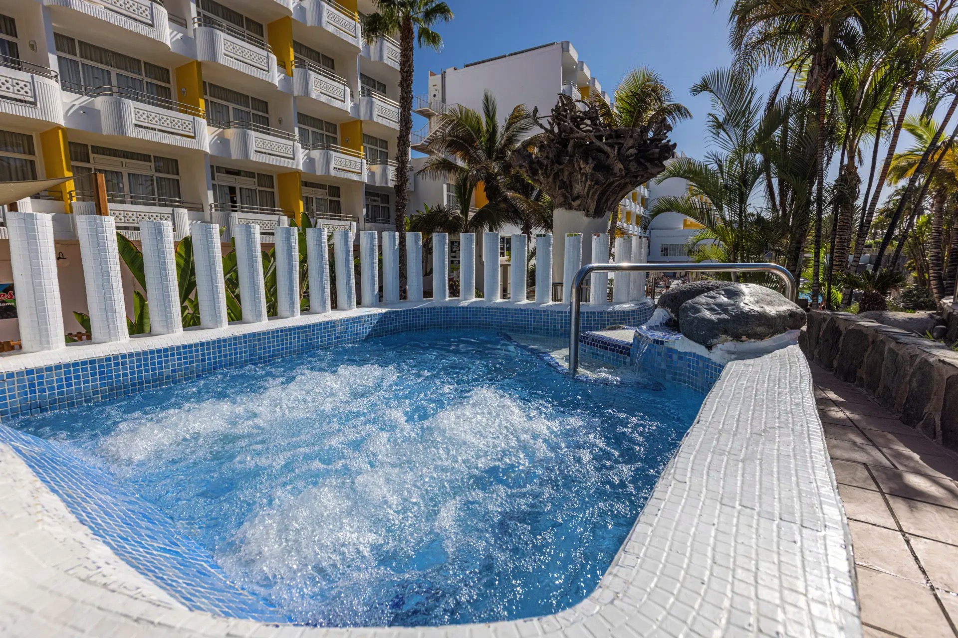 jacuzzi aboritos-pool abora catarina by lopesan hotels