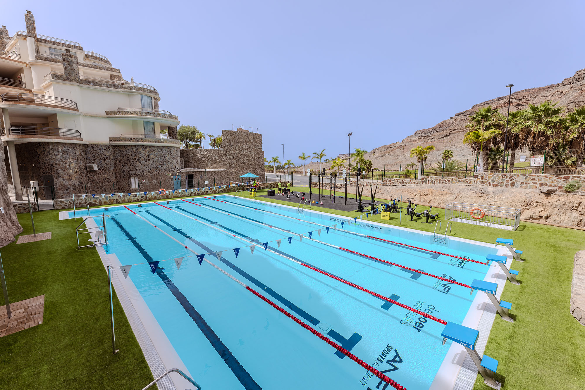 Piscina semiolímpica hotel