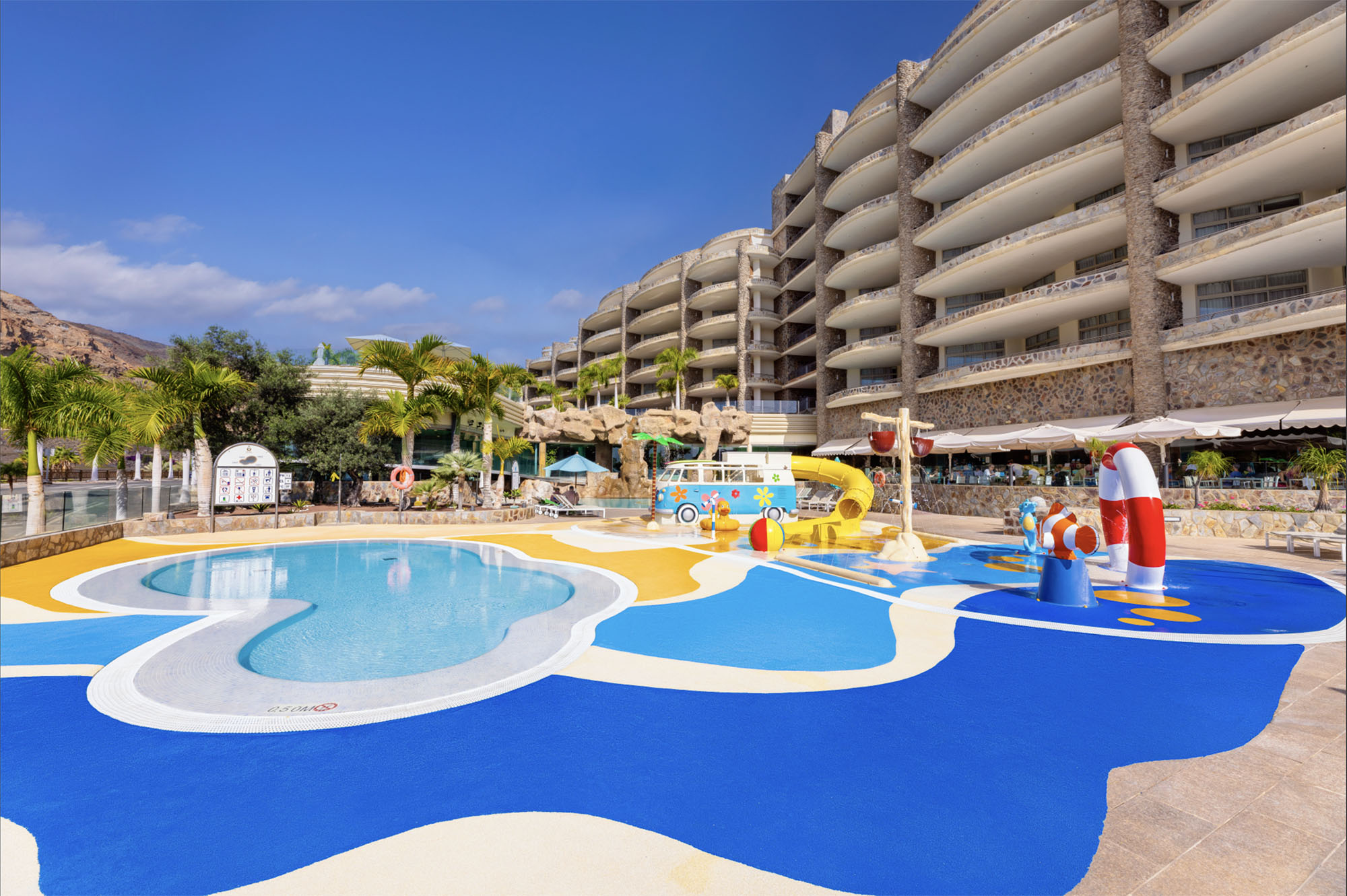 piscina familiar hotel