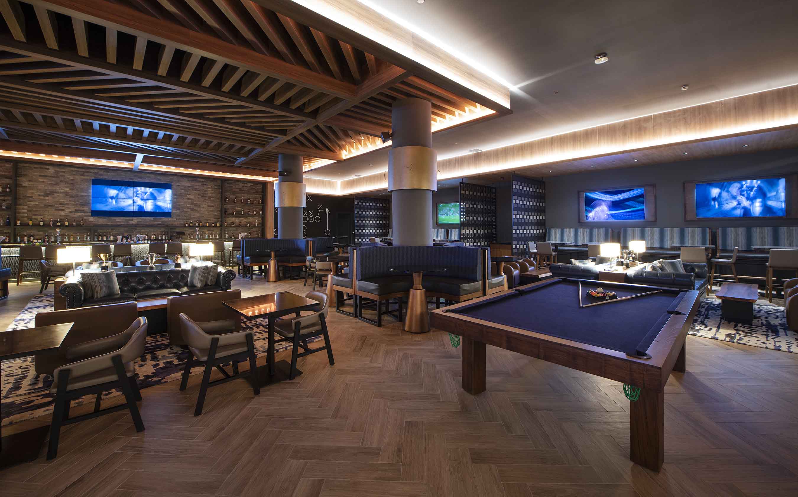 Sports Bar to enjoy drinks and sports Lopesan Splash Cove