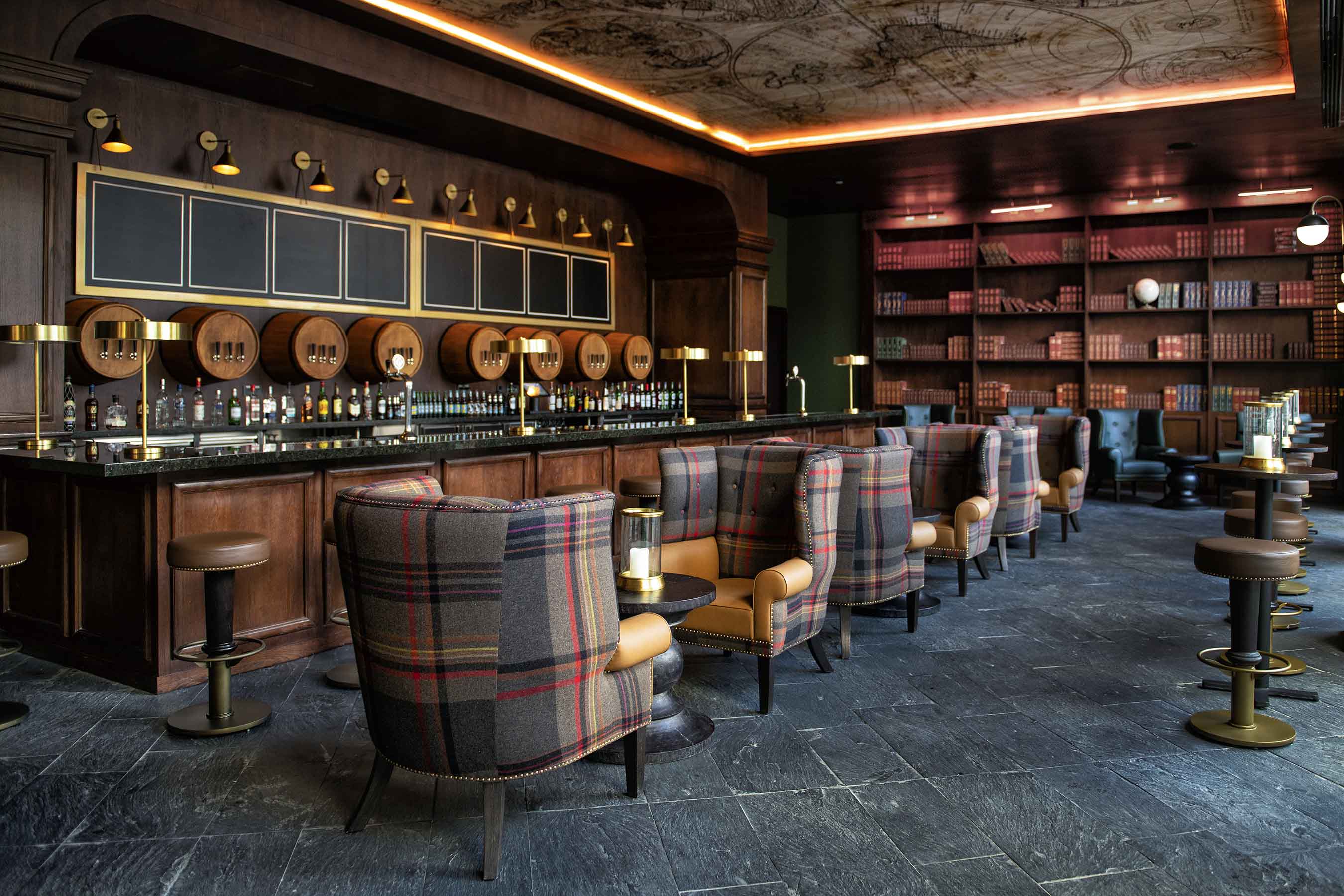 Innenbereich des English Pub im Lopesan Splash Cove