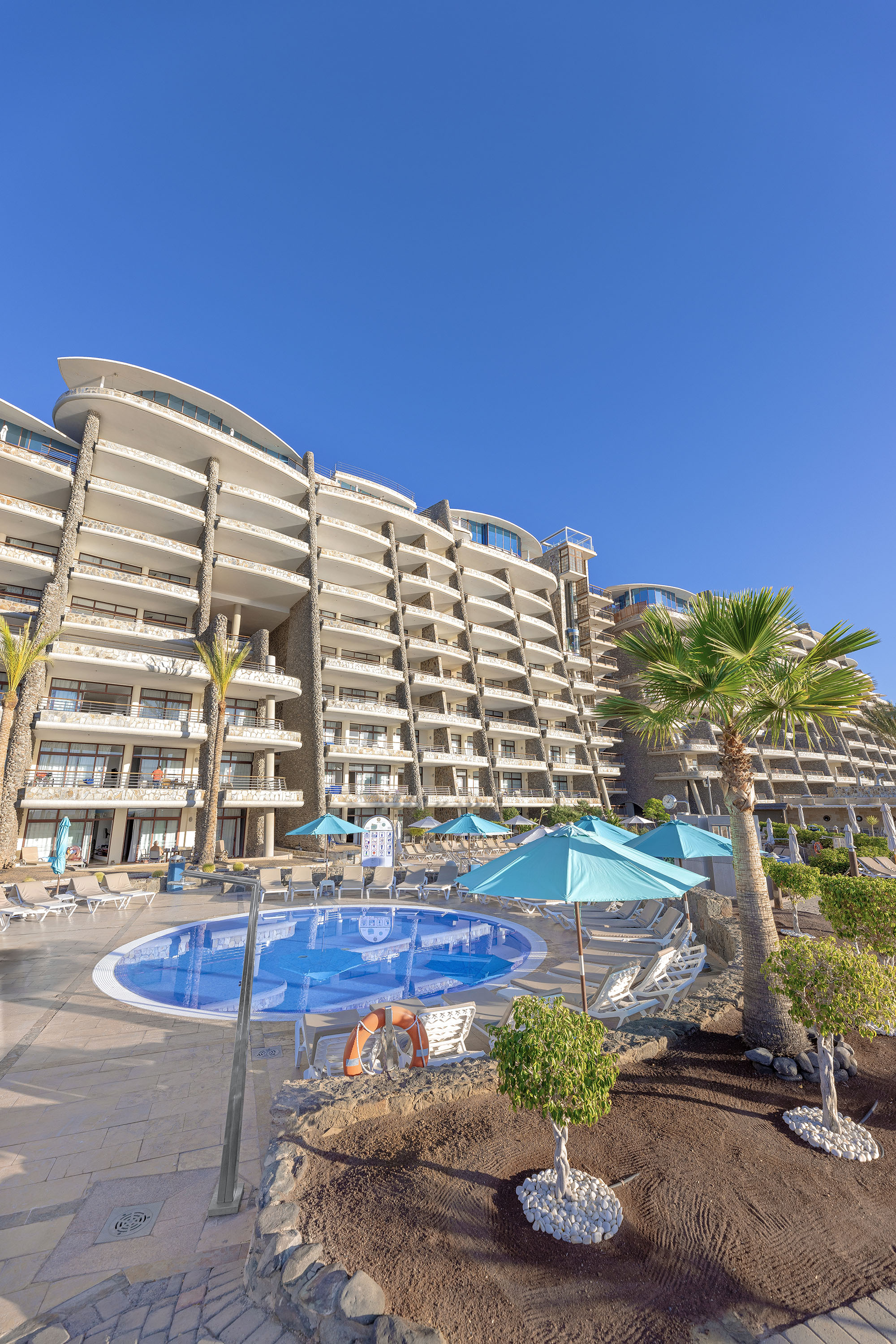 piscina exterior infantil con tobogán Anfi del Mar Resorts
