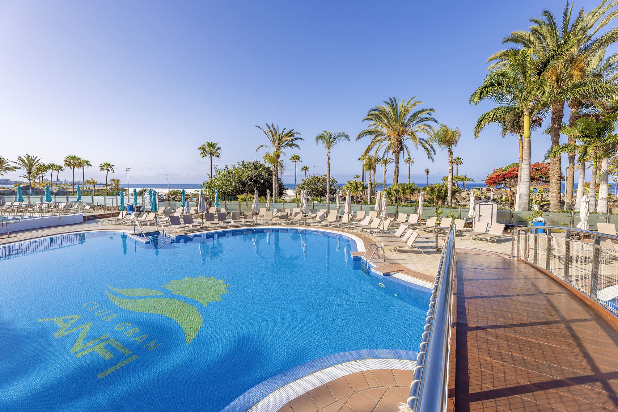 Images of the outdoor pool at Anfi del Mar