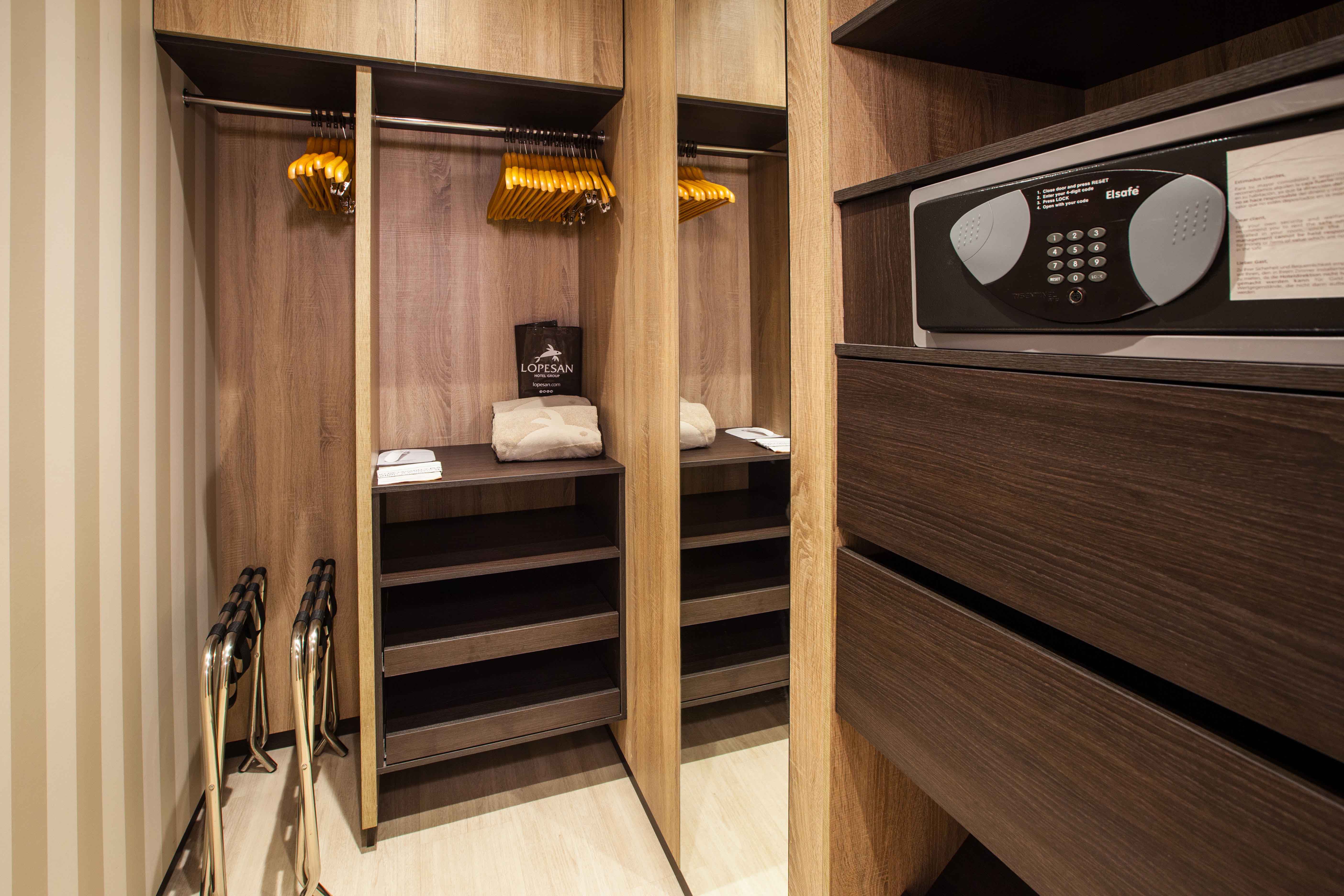 safe box premium service hotel lopesan villa del conde