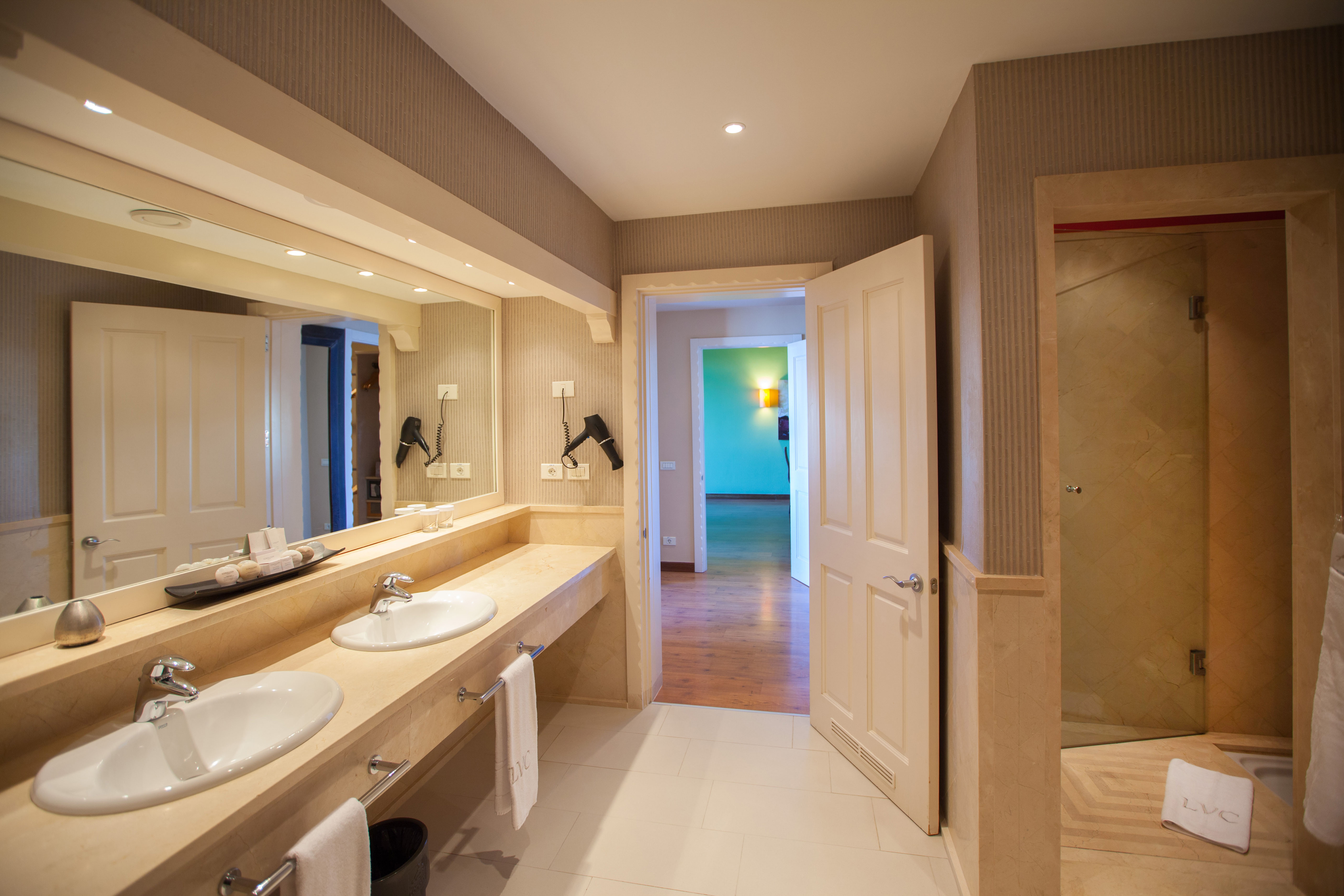 bathroom senior suite lopesan villa del conde resort & thalasso