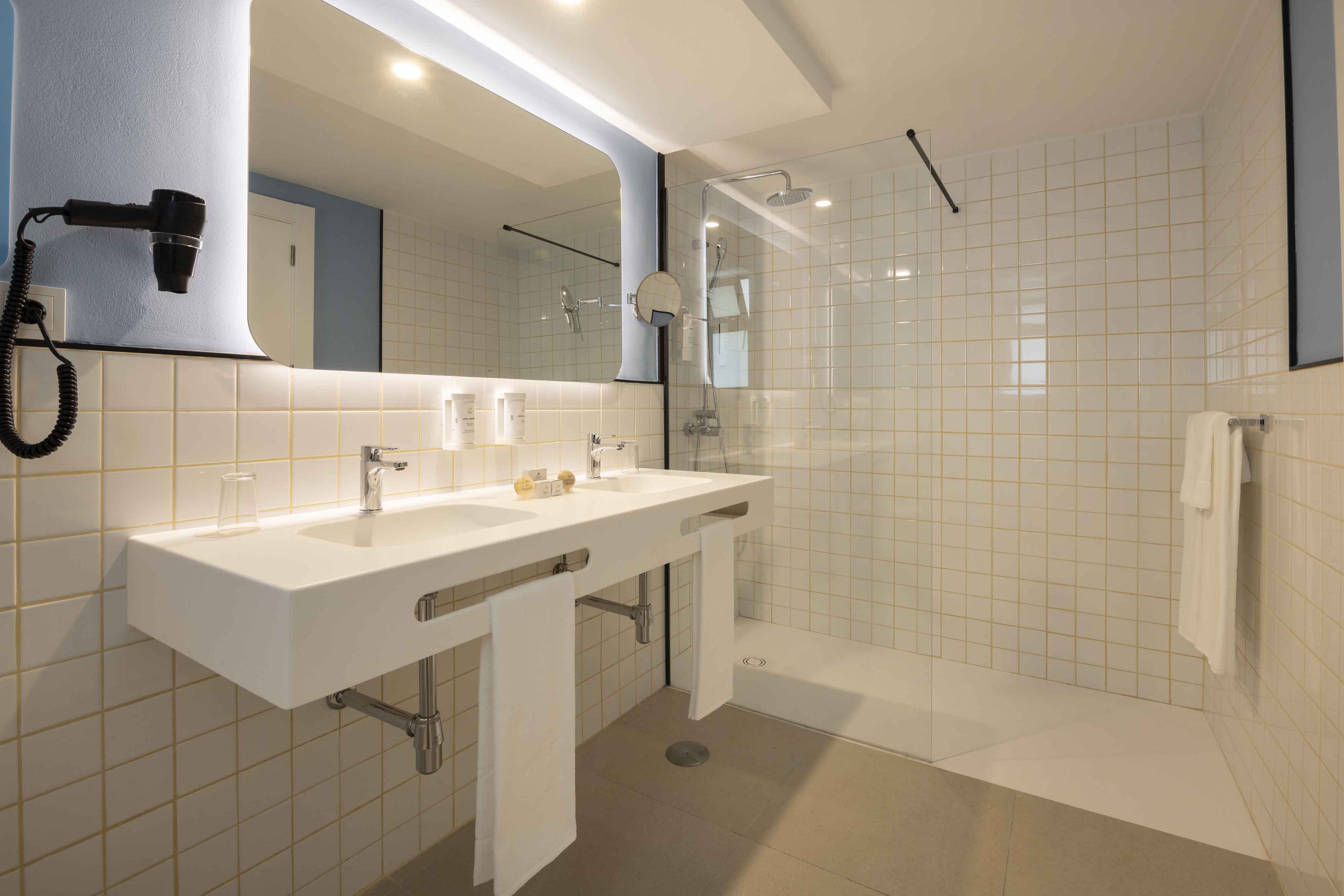 baño habitación double terrace hotel abora interclub atlantic