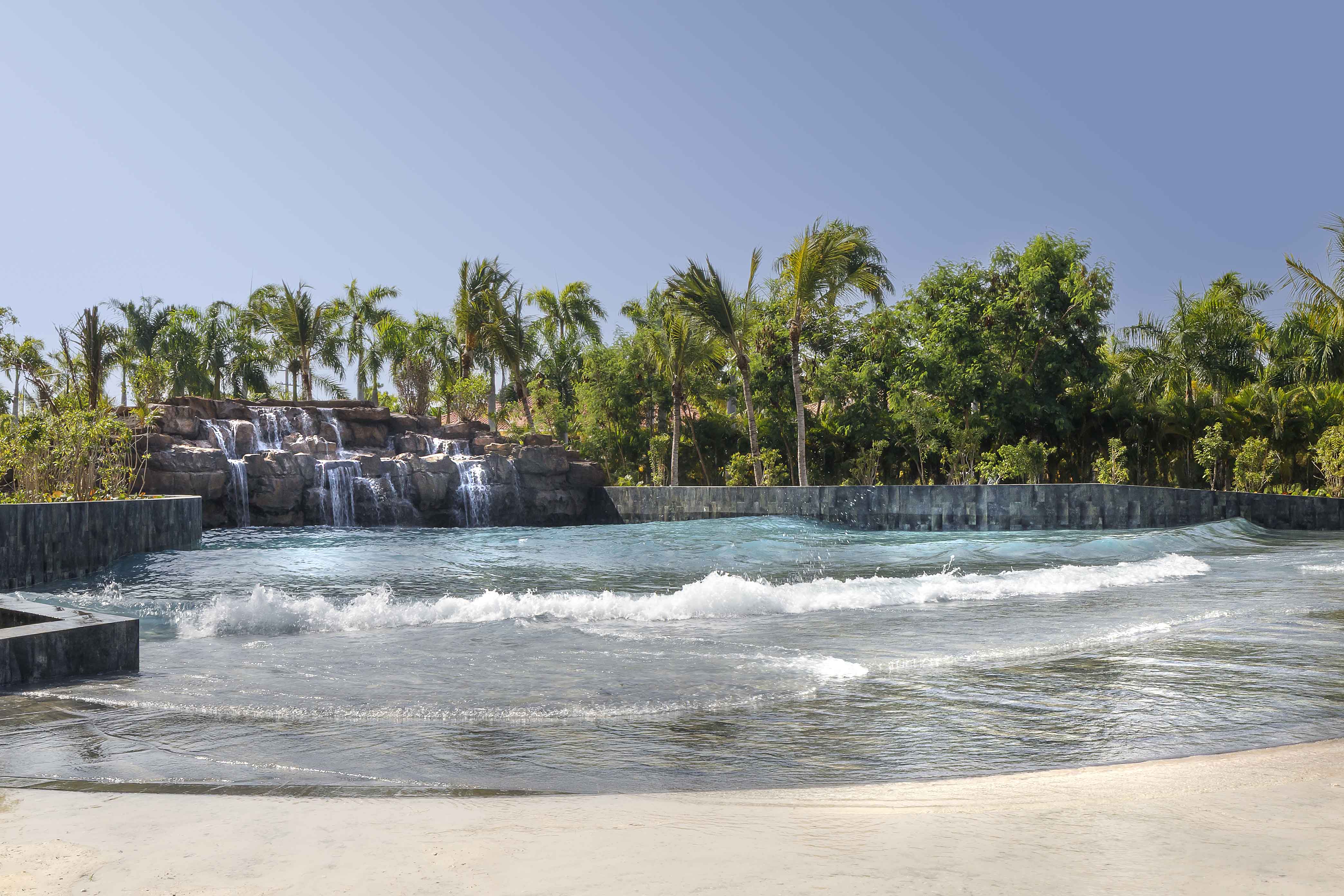 Wave Pool Lopesan Caoba Lagoon