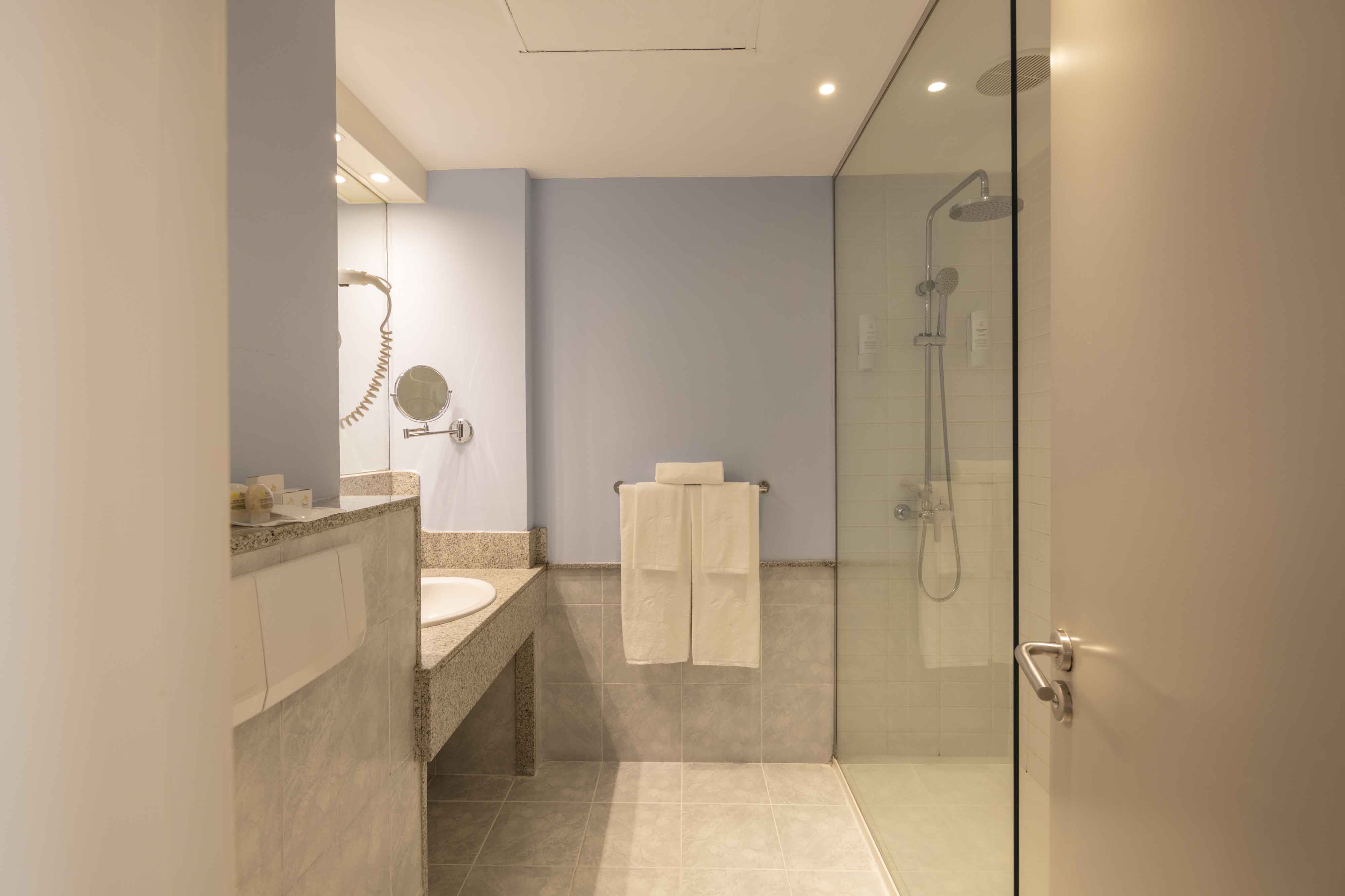 bathroom double standard room abora continental by lopesan hotels